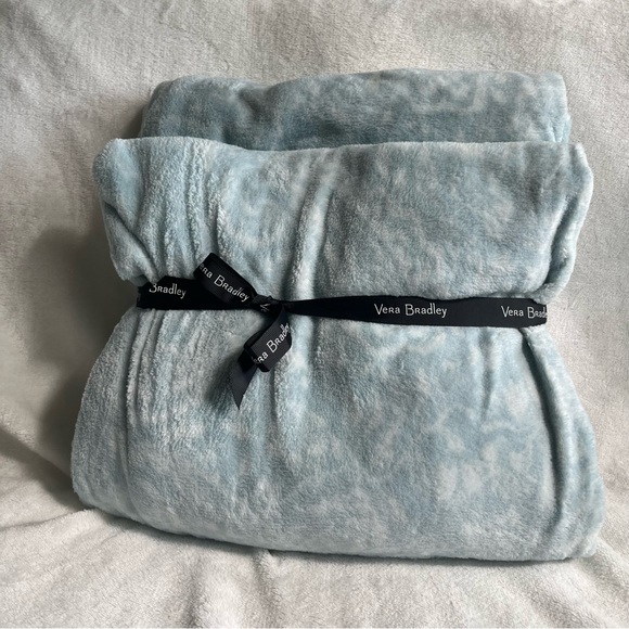 NWT Vera Throw Blanket - Eden Mint Paisley - Picture 1 of 4